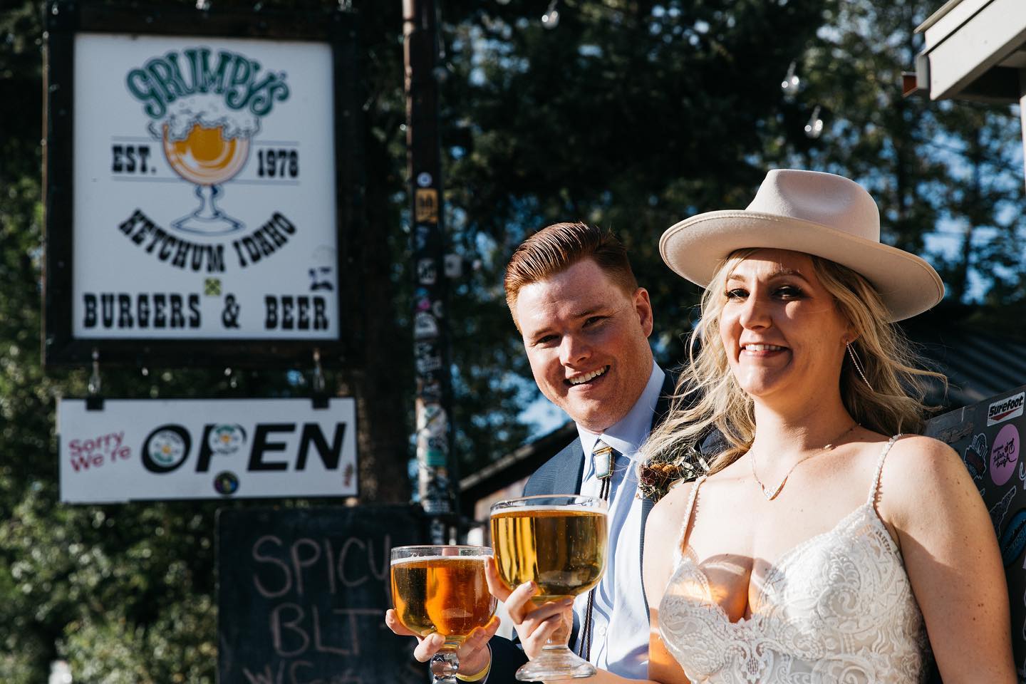 Planning on a wedding in Sun Valley is like no other place. SVPN Magazine’s second annual wedding guide has all the inside info and then some for a memorable experience. Read more in the June 2022 issue of SVPN Magazine—it’s a keeper. Photo by Ray J. Gadd @svpnmagazine @rayjgadd @theoriginalgrumpys #svpnmagazine #rayjgadd #grumpyssunvalley #sunvalleyweddings #sunvalleyidaho #sunvalleylife #sunvalleymemories